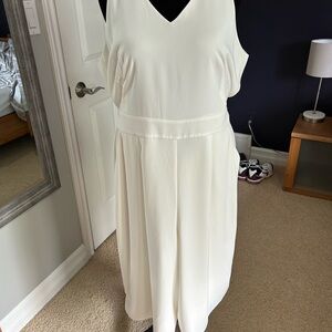 Elegant White Sleeveless Dress